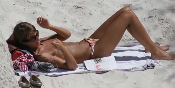 610px x 308px - Coccozella Tanning Topless On The Beach