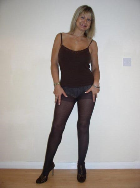 sexy-sandy-teasing-in-pantyhose